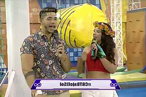 Iniciamos Con El Desfile De Las Chicas En Este Combate Bajo El Sol