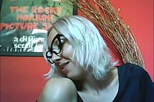 hey, you a true expert? chantal’s got intimate penis pics and wise comments!