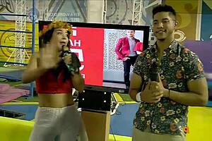 Iniciamos Con El Desfile De Las Chicas En Este Combate Bajo El Sol