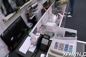 Minx gets rough blowjob and orgasm in reality episode