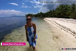 public beach blowjob and fuck 😏