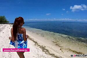 public beach blowjob and fuck 😏