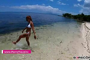 public beach blowjob and fuck 😏