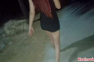 levo minha esposa para passear sem calcinha na praia de noite