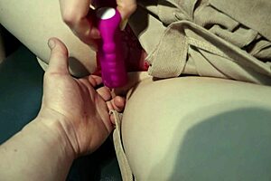 Milf Makes Herself Cum In Car