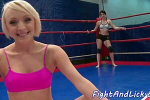 Lesbian Wrestlers Pussylick in Ring