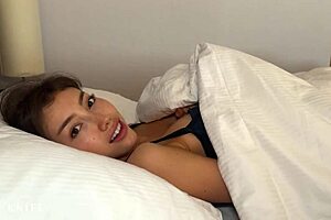 spanish hottie ruthlee seduces american guy with her fit body! 💪