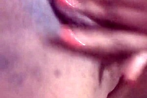 i'm naejae, squirting on my bed and can't stop rubbing my clit