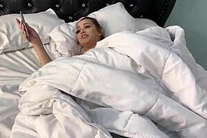 Girl Lets Boyfriend Film Her Naked Fingering Session