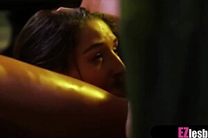 relaxing bath ends in hot pussy licking with roomate