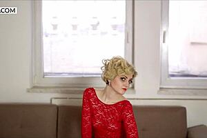 Teen Exposes Pussy on Couch in Solo Masturbation!