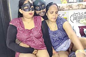 अरे, इस वाइल्ड इंडियन थ्रीसम में देवरानी-जेठानी को चूत चाटकर चोदना चाहोगे?