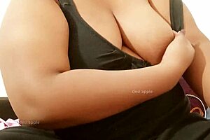 Hindi aunty shows big boobs