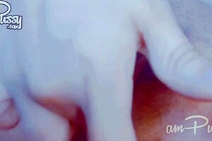 i'm fingering my asian pusy close up, it's so wet