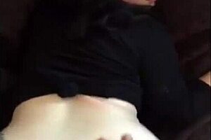 branquinha mostrando sua bunda grande querendo pau 😏