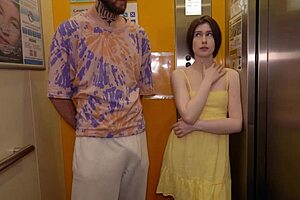 एलिवेटर मस्ती