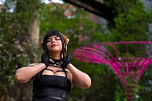 yor forger getting down and dirty with anime dakimakura pillow cosplay 😈