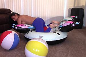 Alexis rain grinding her body on neighbor till she reaches orgasm