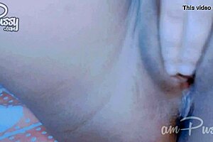 i'm fingering my asian pusy close up, it's so wet