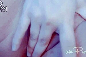 i'm fingering my asian pusy close up, it's so wet