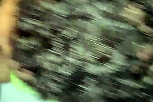 Muscular black bodybuilder receives greedy blowjob from bisexual partner