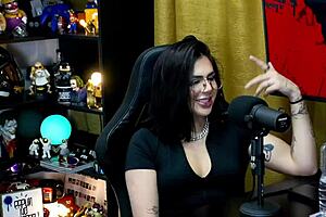 Ruan shows cock to Lary Cubas in shack