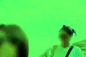 बीच पर हैंडजॉब मेरी एक्सिबिट ट्रिप के दौरान, पार्किंग लॉट में दो लड़कियों को फ्लैश करते हुए पाया