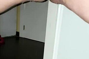 fingering that pussy until she squirts everywhere 😍