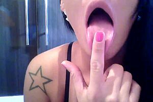 hey, aline tavares amador crossdresses as amateur fun