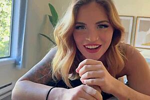 fucking a stranger while on the phone with my boyfriend 😏💦