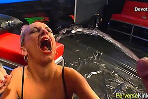 Urine drinker eats cum