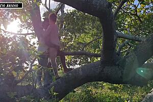 Girl Offers Sex to Amazon Man