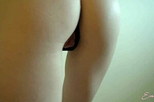 स्पोर्टी टीन 18+ कपड़े उतारती है, झुकती है डॉगीस्टाइल चोदने के लिए, अंदर क्रीमपाई