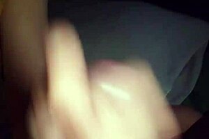 Pajeando A Mi Chico Hasta Hacerlo Explotar Con Semen En La Cama De Mi Mama.