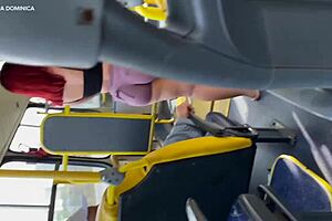 olha oque ela fez no onibus, fiquei louco 😲