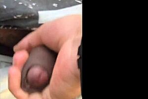 Garoto giving ass in the forest, recording homemade