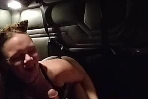 hey, kitty's giving a blowjob with a buttplug in her ass 😈