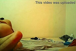 Sexo duro con la novia de mi amigo colombiana, culminando en cumshot.