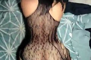 pero que hermoso culo tiene la morena que contrate ayer