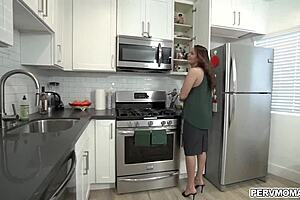 Elexis Morgan offers her mouth for deepthroat and pussy for doggystyle.