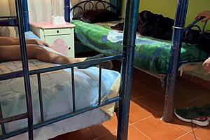 Desconocido se mete a coger a escondidas con mi novio