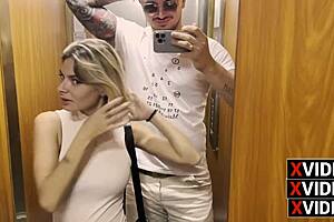 In Giro per Bucarest, Ragazza Rimorchiata in Taxi e Scopata Dopo Cena in Outdoor Italiano