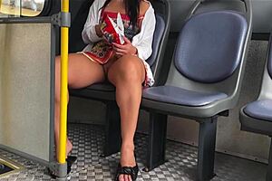 enteada de 18 anos se exibindo no onibus sem calcinha