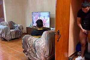 Desconocido se mete a coger a escondidas con mi novio