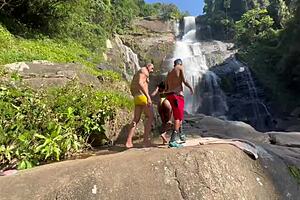 Pretinha Gostosa Gets Pau At Cachoeira