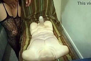 hay que rico anal con mi juguete sexual, me encanta sentirlo dentro