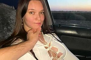 My buddy’s girlfriend went down on me in the car for just 10 bucks, WHAT A SLUT!