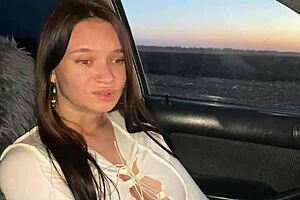 My buddy’s girlfriend went down on me in the car for just 10 bucks, WHAT A SLUT!