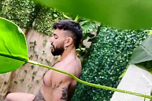 hey, check out this gay making of behind the scenes