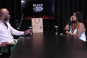 morena mostra os peitos e extrapola na casa de swing com gay e trans - marcelly melo